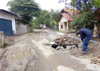 Perbaikan Jalan Ditinggalkan