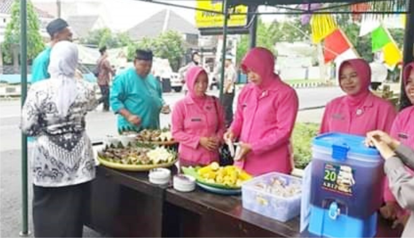Warung Amal Polsek Meriahkan MTQ