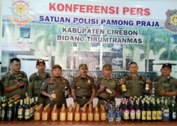Satpol PP Sita Ratusan Botol Miras Dari Pemain Lama
