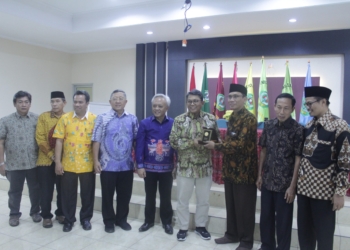 Sebelum Bertanding dengan IAIN Cirebon, Rombongan UI Dijamu Empal Gentong dan Sate
