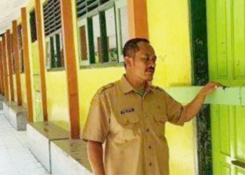 Guru Ngantor di Kelas