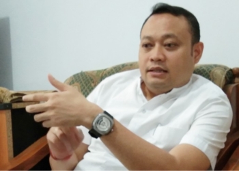 Baru Pertama, Kampanye Calon Kuwu Catut Foto Bupati