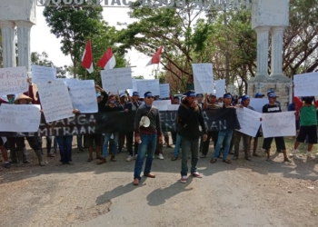 Ratusan Warga Datangi PG Rajawali II