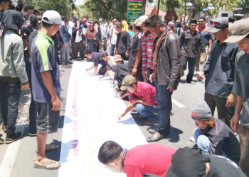 Massa Minta Calwu Pemenang Jangan Dilantik