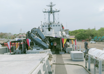 Lanal Ajak Warga Naik KRI Teluk Cirebon