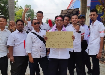 Guru Honorer Kepung Pemkab