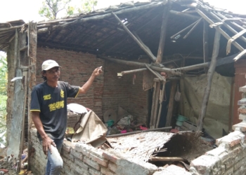 Ambruk Dihajar Hujan dan Angin Kencang, Rumah Warga Miskin ini Tak Kunjung Diperbaiki
