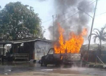 Mobil Kijang Berisi 5 Derigen Pertalit Terbakar di Area SPBU