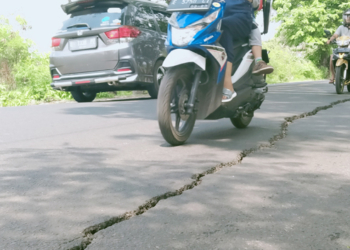 Retakan Jalan Pilang Raya Membahayakan