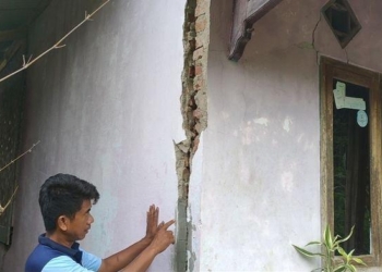 Korban Pergeseran Tanah Mulai Mengungsi