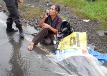 Lubang Jalan di Ciwaringin Telan Korban