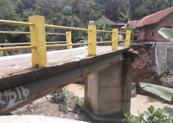 Jembatan Ambruk Akses Terputus