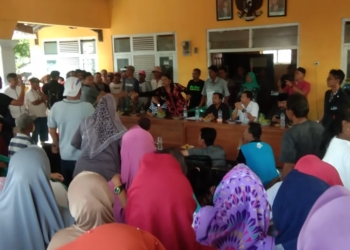 Ratusan Warga Budur Tolak Pembangunan Kandang Ayam