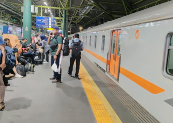 Kereta Terlambat Sampai Cirebon, Daop 3 Minta Maaf