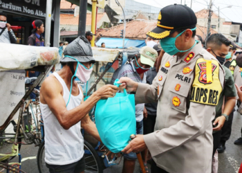 Pemuda Cicurug Semprotan Disinfektan