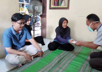 Netty Berikan Santunan Kepada Pengemudi Ojol