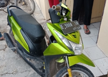Terduga Maling Motor Dihajar Warga