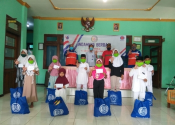 Indahnya Berbagi Karyawan Indocement dengan Anak Yatim di Desa Binaan