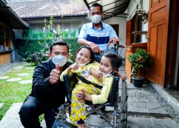 Kadisdik Jabar Janji akan Kawal Pendidikan Si Kembar Dewi dan Putri