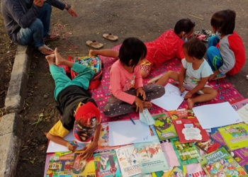 Mahasiswa IAIN Cirebon Latih Anak Berliterasi