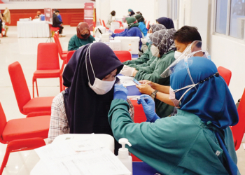 Vaksinasi tak Sebanding dengan Stok Vaksin