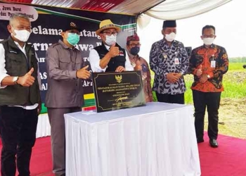 Ridwan Kamil Resmikan Penataan Jalan Perbatasan Jabar-Jateng