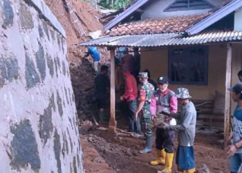Longsoran Tebing di Majalengka Hantam Rumah Warga