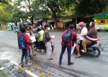 Tumbuhkan Kepekaan Sosial Mahasiswa, BEM UMC Bagi-bagi Takjil Gratis