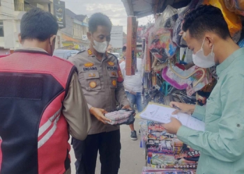 Polsek Pabuaran Sita Ribuan Petasan dan Ratusan Liter Miras