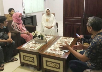 Guru Honorer Geruduk Disdik Kota Cirebon