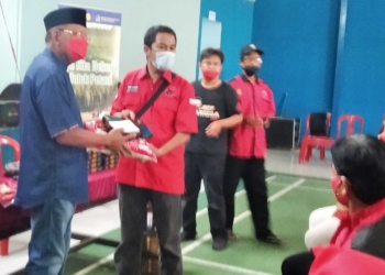 Sutrisno Bagikan Paket Lebaran dari Puan