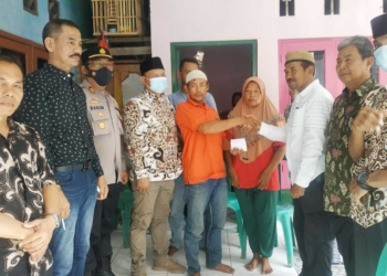 Kapolsek Asjap Sambangi Keluarga Korban Pengeroyokan