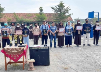 SMPN 3 Plered Beri Penghargaan Murid Berprestasi