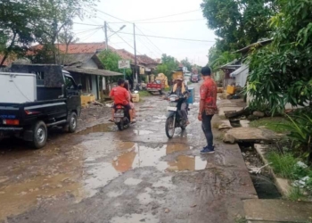 Jalan Poros Lintas Kecamatan di Panguragan Rusak Parah