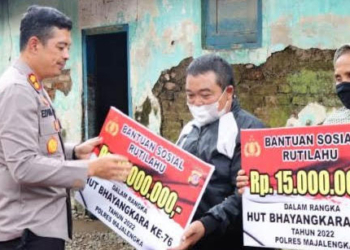 Kapolres Majalengka Serahkan Bantuan Rutilahu