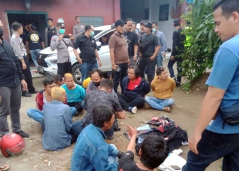 Puluhan anggota ormas yang bermarkas di Desa Beberan, Kecamatan Palimanan, Kabupaten Cirebon, yang diduga melakukan penyerangan ormas lain, diamankan jajaran Polresta Cirebon