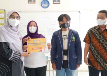 Jangan Dipotong! Netty Prasetiyani Serahkan Beasiswa PIP untuk 200 Siswa di Kota Cirebon