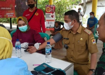 BIN-dan-Pemdes-Keraton-Laksanakan-Vaksinasi