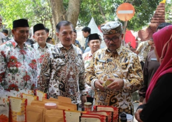 Bupati-Cirebon-Imron