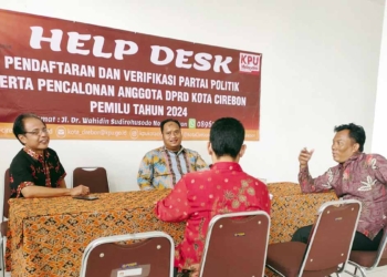 Komisioner-KPU-Kota-Cirebon-berdiskusi-mengenai-persiapan-Pemilu-2024