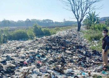 tumpukan-sampah-di-cirebon