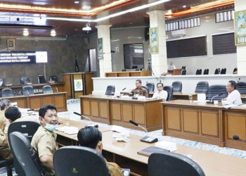 Rapat-kerja-Komisi-II-bersama-Direksi-PD-Pembangunan-Sekda-Kota-Cirebon