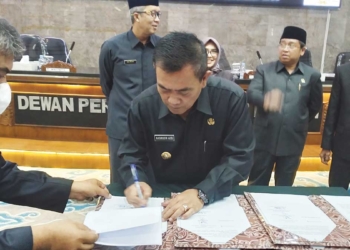 Walikota-Cirebon-Menandatangani-Berita-Acara