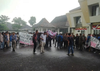 mahasiswa-majalengka-demo-tuntut-pembatalan-kenaikan-harga-bbm