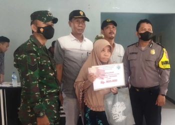 pemdes-astanajapura-salurkan-blt-dd