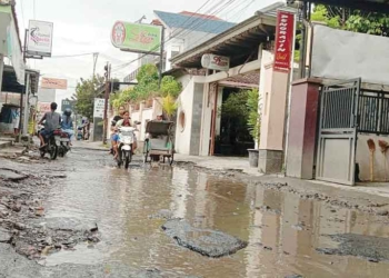 50 km Jalan di Kabupaten Cirebon Masih Rusak Berat