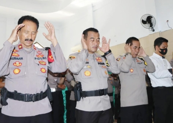 Kapolresta-Cirebon-Kombes-Pol-Arif-Budiman-Shalat--Ghaib
