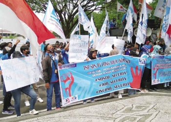 Buruh Tuntut UMK 2023 Naik 15 persen, Sebut Upah yang Diterima Saat Ini hanya Cukup untuk Makan