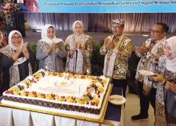 Bupati Taruh Harapan Besar pada Bidan, Jadi Pelopor Ibu Asuh Anak Penderita Stunting