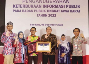 Pemkab Cirebon Raih Penghargaan Kabupaten Informatif